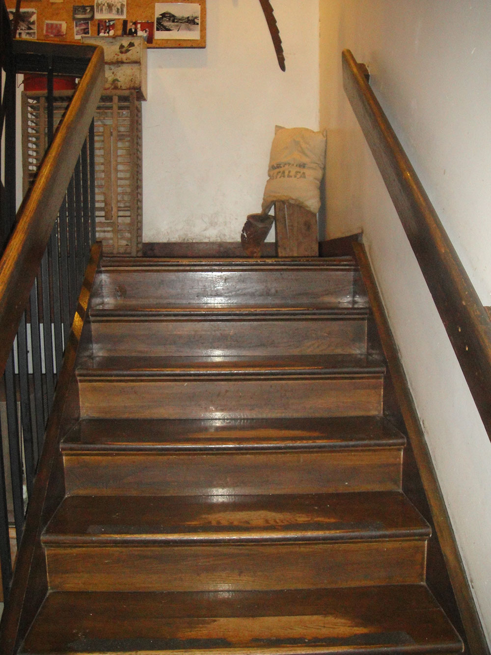Clay-Haus-Restaurant-in-Somerset-OH-Stairs-2